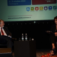 Foto Nicoloro G.    05/10/2014  Forlì ( FC )  In conclusione della \" Settimana del Buon Vivere \", iniziativa ideata e organizzata dalla Lega Coop Romagna, un incontro con intervista al ministro del Lavoro. nella foto il ministro Giuliano Poletti intervistato da Serena Dandini.
