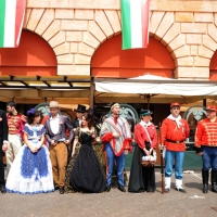 Foto Nicoloro G. 04/06/2011 Forli (FC) In occasione dei 150 anni dell’ Unita’ d’ Italia e della Festa della Repubblica a Forli’ viene rinnovata la tradizione, risalente al 1849, del ” pranzo patriottico “. Infatti nel lontano 1849 si svolse nella cittadina romagnola un gran banchetto che coinvolse 1090 commensali, di diversa estrazione sociale ed economica, con un sogno comune di un’ Italia unita e repubblicana. nella foto Figuranti in costume d'epoca