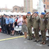 Foto Nicoloro G. 04/06/2011 Forli (FC) In occasione dei 150 anni dell’ Unita’ d’ Italia e della Festa della Repubblica a Forli’ viene rinnovata la tradizione, risalente al 1849, del ” pranzo patriottico “. Infatti nel lontano 1849 si svolse nella cittadina romagnola un gran banchetto che coinvolse 1090 commensali, di diversa estrazione sociale ed economica, con un sogno comune di un’ Italia unita e repubblicana. nella foto Il momento dell'Inno di Mameli
