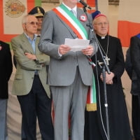 Foto Nicoloro G. 04/06/2011 Forli (FC) In occasione dei 150 anni dell’ Unita’ d’ Italia e della Festa della Repubblica a Forli’ viene rinnovata la tradizione, risalente al 1849, del ” pranzo patriottico “. Infatti nel lontano 1849 si svolse nella cittadina romagnola un gran banchetto che coinvolse 1090 commensali, di diversa estrazione sociale ed economica, con un sogno comune di un’ Italia unita e repubblicana. nella foto Il discorso del sindaco Roberto Balzani