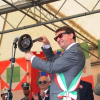 Foto Nicoloro G. 04/06/2011 Forli (FC) In occasione dei 150 anni dell’ Unita’ d’ Italia e della Festa della Repubblica a Forli’ viene rinnovata la tradizione, risalente al 1849, del ” pranzo patriottico “. Infatti nel lontano 1849 si svolse nella cittadina romagnola un gran banchetto che coinvolse 1090 commensali, di diversa estrazione sociale ed economica, con un sogno comune di un’ Italia unita e repubblicana. nella foto Il sindaco Roberto Balzani