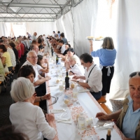 Foto Nicoloro G. 04/06/2011 Forli (FC) In occasione dei 150 anni dell’ Unita’ d’ Italia e della Festa della Repubblica a Forli’ viene rinnovata la tradizione, risalente al 1849, del ” pranzo patriottico “. Infatti nel lontano 1849 si svolse nella cittadina romagnola un gran banchetto che coinvolse 1090 commensali, di diversa estrazione sociale ed economica, con un sogno comune di un’ Italia unita e repubblicana. nella foto Un momento del pranzo