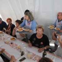 Foto Nicoloro G. 04/06/2011 Forli (FC) In occasione dei 150 anni dell’ Unita’ d’ Italia e della Festa della Repubblica a Forli’ viene rinnovata la tradizione, risalente al 1849, del ” pranzo patriottico “. Infatti nel lontano 1849 si svolse nella cittadina romagnola un gran banchetto che coinvolse 1090 commensali, di diversa estrazione sociale ed economica, con un sogno comune di un’ Italia unita e repubblicana. nella foto Un momento del pranzo