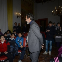 Foto Nicoloro G. 27/01/2014   Milano  17° edizione del premio " L' Altropallone ". nella foto il commissario della nazionale di calcio Cesare Prandelli, premiato, al suo arrivo saluta gli scolari presenti alla cerimonia.