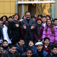 Foto Nicoloro G. 27/01/2014   Milano  17° edizione del premio " L' Altropallone ". nella foto il commissario della nazionale di calcio Cesare Prandelli, premiato, tra un gruppo di studenti presenti alla cerimonia e l' assessore Cristina Stancari.