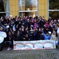 Foto Nicoloro G. 27/01/2014   Milano  17° edizione del premio " L' Altropallone ". nella foto il commissario della nazionale di calcio Cesare Prandelli, premiato, tra un gruppo di studenti presenti alla cerimonia e l' assessore Cristina Stancari.