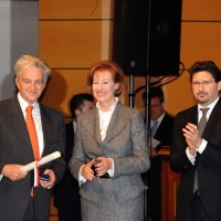 Foto Nicoloro G. Milano 07/12/2010 Edizione 2010 dell’ Ambrogino d’ oro, manifestazione che premia con ” civiche benemerenze ” semplici cittadini, associazioni, professionisti, artisti meritevoli.  nella foto Pier Mannuccio Mannucci – Letizia Moratti – Manfredi Palmeri