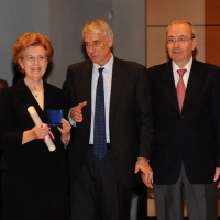 Foto Nicoloro G. 07/12/2012 Milano Tradizionale cerimonia di consegna delle civiche benemerenze del Comune di Milano nel giorno di S. Ambrogio. nella foto Anna Maria Tarantola – Giuliano Pisapia – Basilio Rizzo 