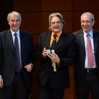 Foto Nicoloro G.  07/12/2013  Milano  Assegnati gli Ambrogini d' oro e le Menzioni speciali ai cittadini che più si sono distinti nelle rispettive attività. nella foto il Mago Fax Carlo Faggi tra il sindaco Giuliano Pisapia e il presidente del Consiglio comunale Basilio Rizzo.