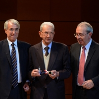 Foto Nicoloro G.  07/12/2013  Milano  Assegnati gli Ambrogini d' oro e le Menzioni speciali ai cittadini che più si sono distinti nelle rispettive attività. nella foto il presidente ANPI Carlo Smuraglia tra il sindaco Giuliano Pisapia e il presidente del Consiglio comunale Basilio Rizzo.