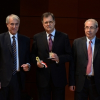 Foto Nicoloro G.  07/12/2013  Milano  Assegnati gli Ambrogini d' oro e le Menzioni speciali ai cittadini che più si sono distinti nelle rispettive attività. nella foto il presidente Consob Giuseppe Vegas tra il sindaco Giuliano Pisapia e il presidente del Consiglio comunale Basilio Rizzo.