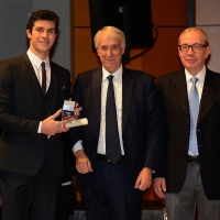 Foto Nicoloro G.   07/12/2015  Milano    Edizione 2015 della tradizionale cerimonia di consegna degli Ambrogini da parte del Comune di Milano. nella foto l' etoile Roberto Bolle con il sindaco Giuliano Pisapia e il presidente del Consiglio comunale Basilio Rizzo.