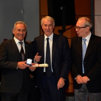 Foto Nicoloro G.   07/12/2015  Milano    Edizione 2015 della tradizionale cerimonia di consegna degli Ambrogini da parte del Comune di Milano. nella foto l\' ex campione di ciclismo Domenico De Lillo con il sindaco Giuliano Pisapia e il presidente del Consiglio comunale Basilio Rizzo.