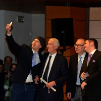 Foto Nicoloro G.   07/12/2015  Milano    Edizione 2015 della tradizionale cerimonia di consegna degli Ambrogini da parte del Comune di Milano. nella foto ai due estremi i ferrovieri Riccardo Magagnin, a sinistra, e Carlo Di Napoli fanno un selfie con il sindaco Giuliano Pisapia e il presidente del Consiglio comunale Basilio Rizzo.