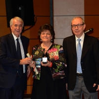 Foto Nicoloro G.   07/12/2015  Milano    Edizione 2015 della tradizionale cerimonia di consegna degli Ambrogini da parte del Comune di Milano. nella foto la presidente ' ABC - la sapienza in tavola ' Silvia Polleri con il sindaco Giuliano Pisapia e il presidente del Consiglio comunale Basilio Rizzo.