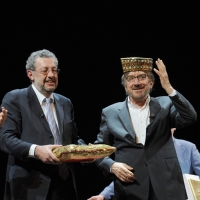 Foto Nicoloro G. 25/03/2011 Ravenna Si e’ svolta al teatro Alighieri di Ravenna la seconda edizione del ” Premio Giustiniano ” per le arti e la cultura. nella foto Fabrizio Matteucci premia Gigi Proietti