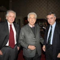 Foto Nicoloro G. 13/11/2011 Ravenna Quarantesima edizione del ” Premio Guidarello per il Giornalismo d’ autore “. Organizzato da Confindustria Ravenna vede il patrocinio dei Ministeri del Turismo e dei Beni Culturali. nella foto Roberto Giardina – Mario Pirani – Maurizio Molinari