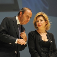 Foto Nicoloro G. 13/11/2011 Ravenna Quarantesima edizione del ” Premio Guidarello per il Giornalismo d’ autore “. Organizzato da Confindustria Ravenna vede il patrocinio dei Ministeri del Turismo e dei Beni Culturali. nella foto Bruno Vespa – Margherita Ghinassi