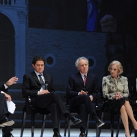 Foto Nicoloro G. 25/11/2012 Ravenna Quarantunesima edizione del ” Premio Guidarello per il Giornalismo d’ Autore “. nella foto Bruno Vespa – Alberto Alesina – Francesco Giavazzi – Ellen Kessler – Alice Kessler