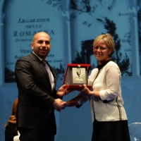 Foto Nicoloro G.  30/11/2014   Ravenna    43° edizione del " Premio Guidarello per il Giornalismo d' Autore ". nella foto il generale Comandante dell' Arma dei Carabinieri Leonardo Gallitelli riceve il Premio Guidarello ad honorem dal presidente di Confindustria Ravenna Guido Ottolenghi.