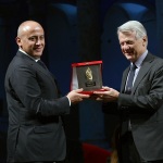 Foto Nicoloro G.   23/11/2019   Ravenna    48° edizione del ' Premio Guidarello per il giornalismo d' autore ' organizzato da Confindustria Romagna. nella foto il giornalista Ferruccio de Bortoli riceve il premio Guidarello ad Honorem dal presidente Confindustria Romagna Paolo Maggioli, a sinistra.
