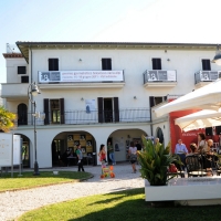 Foto Nicoloro G. 15/06/2011 Riccione (RN) Inaugurata la diciassettesima edizione del \" Premio Ilaria Alpi per il giornalismo televisivo \" dal titolo \" Esserci per la verita\' \" con tre eventi : la presentazione di un libro in memoria del padre della giornalista uccisa in Somalia, una mostra fotografica sulla Somalia e l\' installazione \" L\' opera al nero \". nella foto La sede dell\' evento Villa Mussolini