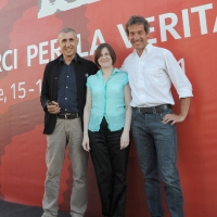 Foto Nicoloro G. 15/06/2011 Riccione (RN) Inaugurata la diciassettesima edizione del " Premio Ilaria Alpi per il giornalismo televisivo " dal titolo " Esserci per la verita' " con tre eventi : la presentazione di un libro in memoria del padre della giornalista uccisa in Somalia, una mostra fotografica sulla Somalia e l' installazione " L' opera al nero ". nella foto Pasquale D' Alessio – Alma Carrara – Fulvio Zubiani