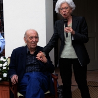 Foto Nicoloro G.  04/09/2014   Riccione ( Rimini )  Ventesima edizione del " Premio giornalistico televisivo Ilaria Alpi " a venti anni dall' uccisione della giornalista di Rai 3 e del suo cameraman avvenuta a Mogadiscio il 20 marzo 1994. nella foto lo storico inviato della Rai Italo Moretti che riceve il premio alla carriera, e Mariangela Gritta Grainer, presidente Associazione Ilaria Alpi.
