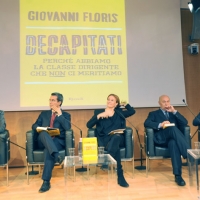 Foto Nicoloro G. 13/10/2011 Milano Presentazione del libro ” Decapitati. Perche’ abbiamo la classe dirigente che non ci meritiamo “. nella foto Alessandro Profumo – Giovanni Floris – Monica Maggioni – Paolo Mieli – Giuliano Pisapia