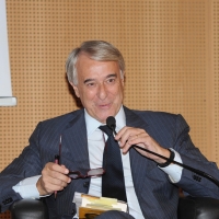 Foto Nicoloro G. 13/10/2011 Milano Presentazione del libro ” Decapitati. Perche’ abbiamo la classe dirigente che non ci meritiamo “. nella foto Giuliano Pisapia