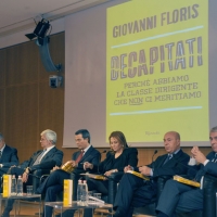 Foto Nicoloro G. 13/10/2011 Milano Presentazione del libro ” Decapitati. Perche’ abbiamo la classe dirigente che non ci meritiamo “. nella foto Roberto Formigoni – Alessandro Profumo – Giovanni Floris – Monica Maggioni – Paolo Mieli – Giuliano Pisapia