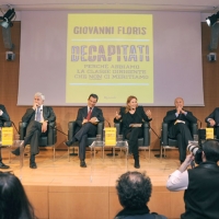 Foto Nicoloro G. 13/10/2011 Milano Presentazione del libro ” Decapitati. Perche’ abbiamo la classe dirigente che non ci meritiamo “. nella foto Roberto Formigoni – Alessandro Profumo – Giovanni Floris – Monica Maggioni – Paolo Mieli – Giuliano Pisapia