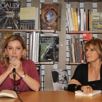 Foto Nicoloro G. 19/01/2011 Milano Presentazione del libro \" Un paese senza tempo \" scritto dal direttore de \" L\' Unita\' \" Concita De Gregorio. nella foto Concita De Gregorio – Lella Costa