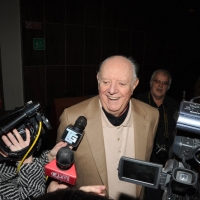 Foto Nicoloro G. Milano 15/12/2010 Presentazione dello spettacolo ” Mistero buffo ” che dopo 41 anni torna in scena a Milano al teatro Nuovo dal 04 al 16 gennaio 2011.  nella foto Dario Fo risponde alle domande dei rappresentanti dei media