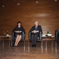 Foto Nicoloro G. 17/11/2012 Milano Nell’ ambito dell’ evento BookCity anche il presidente del Consiglio ha partecipato presentando in Università Bocconi due libri. Durante lo svolgimento della presentazione un centinaio di giovani dei centri sociali hanno manifestato contro l’ austerity ingaggiando tafferugli con le forze dell’ ordine che hanno blindato l’ Ateneo. nella foto Federico Fubini – Sylvie Goulard – Mario Monti – Ferruccio de Bortoli