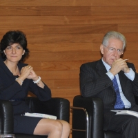 Foto Nicoloro G. 17/11/2012 Milano Nell’ ambito dell’ evento BookCity anche il presidente del Consiglio ha partecipato presentando in Università Bocconi due libri. Durante lo svolgimento della presentazione un centinaio di giovani dei centri sociali hanno manifestato contro l’ austerity ingaggiando tafferugli con le forze dell’ ordine che hanno blindato l’ Ateneo. nella foto Sylvie Goulard – Mario Monti