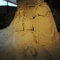 Foto Nicoloro G. 23/12/2010 Marina di Ravenna (RA) Tradizionale presepe di sabbia realizzato da quattro artisti stranieri, russo – spagnolo – giapponese – sloveno, sotto un tendone vicino al mare di Marina di Ravenna. nella foto La Sacra Famiglia