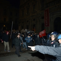 Foto Nicoloro G.  07/12/2014    Milano    Tradizionale serata inaugurale della stagione lirica del Teatro alla Scala. nella foto momenti di tensione e scontri tra contestatori e forze dell' ordine.