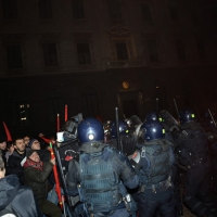 Foto Nicoloro G.  07/12/2014    Milano    Tradizionale serata inaugurale della stagione lirica del Teatro alla Scala. nella foto  tensione e scontri fra le forze dell' ordine e i manifestanti.