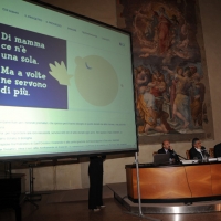 Foto Nicoloro G. 02/10/2012 Bologna Presentazione ufficiale di ” Allattami “, la prima Banca in Italia del latte umano donato. L’ iniziativa, che risponde alla necessità di latte umano per i numerosi neonati prematuri bisognosi, nasce dalla collaborazione tra il Policlinico di S. Orsola e l’ azienda Granarolo con l’ appoggio de Comune di Bologna. nella foto Lo slogan dell'iniziativa