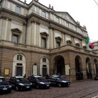 Foto Nicoloro G.  07/12/2015   Milano   Tradizionale inaugurazione della stagione 2015-2016 del Teatro alla Scala con l' opera ' Giovanna D' Arco ' di Giuseppe Verdi. nella foto notevole lo spiegamento di Forze dell' Ordine tutto intorno al teatro alla Scala.
