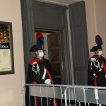 Foto Nicoloro G.   Milano    Tradizionale apertura della stagione lirica alla Scala con l' opera ' Macbeth ' di G. Verdi. nella foto carabinieri in alta uniforme all' ingresso delle autoirita'.