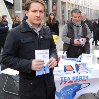 Foto Nicoloro G. 26/11/2011 Milano Prima manifestazione nazionale del Tea Party Italia, referente per l’ Europa dei Tea Party Patriots USA, al grido di ” Meno tasse, meno stato, piu’ liberta’ “. nella foto Giacomo Zucco