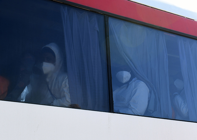 Foto Nicoloro G.   02/03/2025   Ravenna   E' approdata nel porto di Ravenna la nave ong Humanity 1 con a bordo 71 migranti quasi tutti provenienti dall' Eritrea e dall' Etiopia. nella foto i migranti vengono accompagnati con un autobus della Croce Rossa in una struttura dove saranno sottoposto ad accurate visite mediche e ai controlli di identificazione.