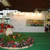 Foto Nicoloro G.  03/11/2010 Rimini  Nell' ambito della quattordicesima edizione di " Ecomondo " si e' aperto il primo " Forum internazionale di Ambiente ed Energia " che ha come tema " Risorse e scelte: i nostri comuni futuri ". nella foto Uno stand
