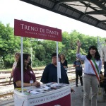 Foto Nicoloro G.   03/07/2021   Borgo San Lorenzo ( Firenze )   Primo viaggio inaugurale del Treno di Dante, convoglio storico che collega Firenze a Ravenna con quattro fermate intermedie. Da oggi 03 luglio fino al 10 ottobre prossimo effettuera' viaggi di andata e ritorno nei fine settimana. nella foto la vicesindaco di Borgo San Lorenzo Cristina Becchi all' arrivo del Treno di Dante.