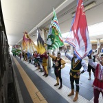 Foto Nicoloro G.   03/07/2021   Faenza ( Ravenna )  Primo viaggio inaugurale del Treno di Dante, convoglio storico che collega Firenze a Ravenna con quattro fermate intermedie. Da oggi 03 luglio fino al 10 ottobre prossimo effettuera' viaggi di andata e ritorno nei fine settimana. nella foto l' arrivo alla stazione di Faenza tra sbandieratori e musica.