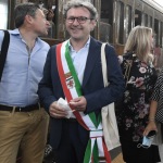 FotoNicoloro G.   03/07/2021   Faenza ( Ravenna )  Primo viaggio inaugurale del Treno di Dante, convoglio storico che collega Firenze a Ravenna con quattro fermate intermedie. Da oggi 03 luglio fino al 10 ottobre prossimo effettuera' viaggi di andata e ritorno nei fine settimana. nella foto il sindaco di Faenza Massimo Isola accoglie il Treno di Dante al suo arrivo in stazione.