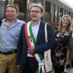 FotoNicoloro G.   03/07/2021   Faenza ( Ravenna )  Primo viaggio inaugurale del Treno di Dante, convoglio storico che collega Firenze a Ravenna con quattro fermate intermedie. Da oggi 03 luglio fino al 10 ottobre prossimo effettuera' viaggi di andata e ritorno nei fine settimana. nella foto il sindaco di Faenza Massimo Isola accoglie il Treno di Dante al suo arrivo in stazione.