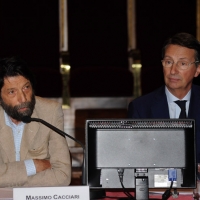 Foto Nicoloro G. 25/05/2012 Padova Nell’ aula magna dell’ Universita’ di Padova la Giuria dei Letterati, presieduta da Massimo Cacciari, ha selezionato la cinquina finalista al 50° Premio Campiello organizzato da Confindustria Veneto. Nel corso della cerimonia e’ stato anche proclamato il vincitore del Premio Campiello Opera Prima. Il vincitore assoluto tra la cinquina selezionata verra’ proclamato da una giuria di 300 lettori il 1 settembre 2012 al teatro La Fenice di Venezia. nella foto Massimo Cacciari – Piero Luxardo